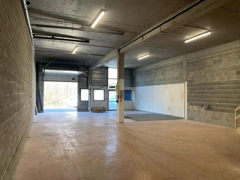 Local d'activités - 250 m²