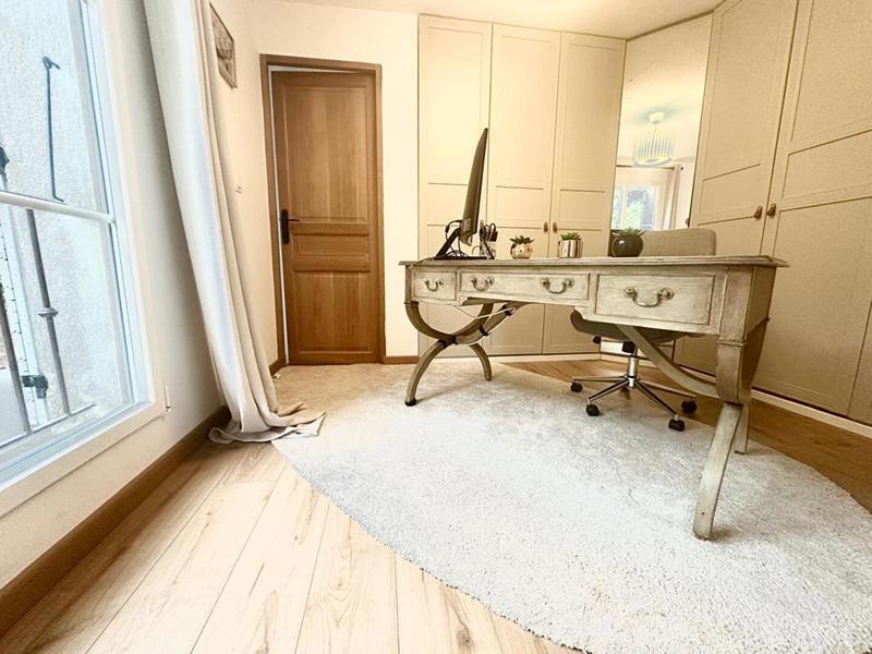 Maison - 255 m² - 11 pièces