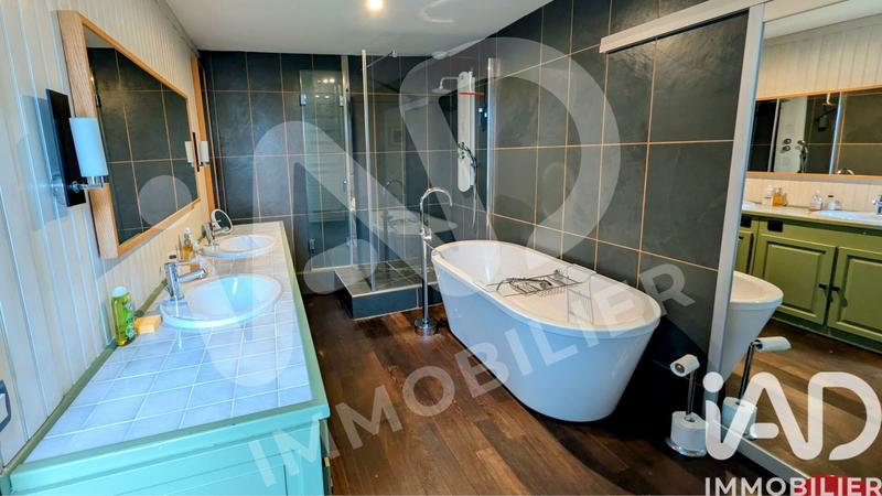 Maison - 345 m² - 11 pièces