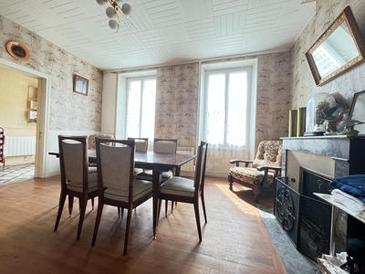 Maison - 225 m² - 9 pièces