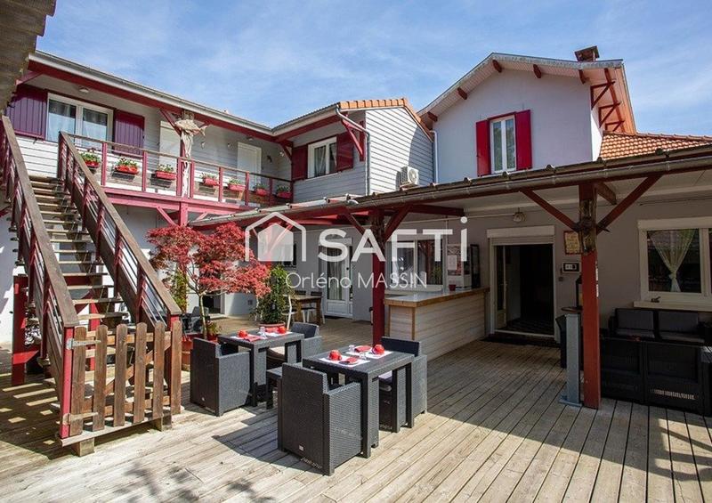 Maison - 420 m² - 10 pièces