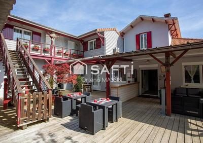 Maison - 420 m² - 10 pièces