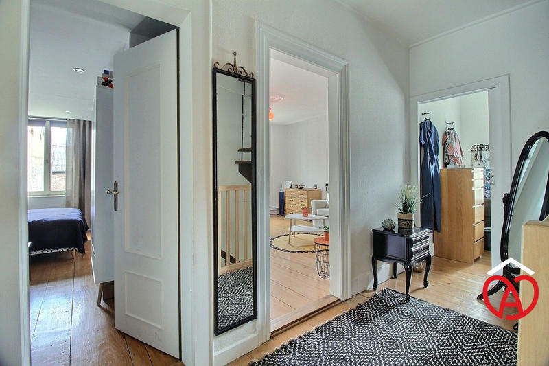 Maison - 229 m² - 7 pièces