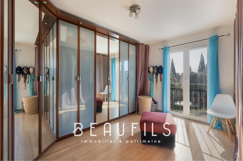 Villa - 231 m² - 8 pièces