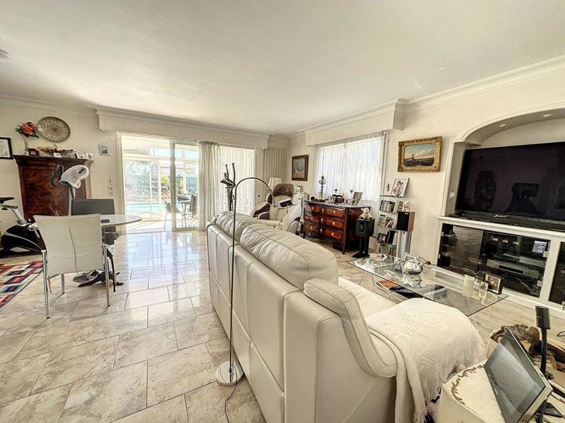 Villa - 184 m² - 6 pièces