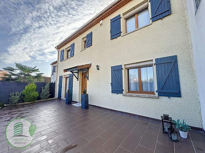 Maison - 224 m² - 9 pièces