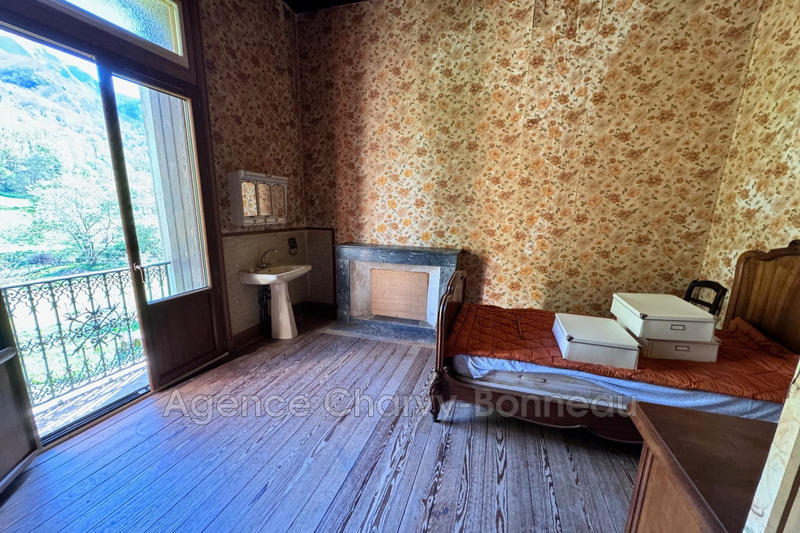 Maison - 238 m² - 9 pièces