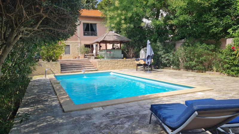 Maison - 217 m² - 6 pièces