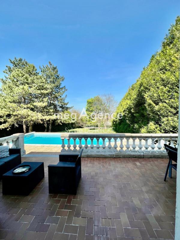 Maison - 202 m² - 7 pièces