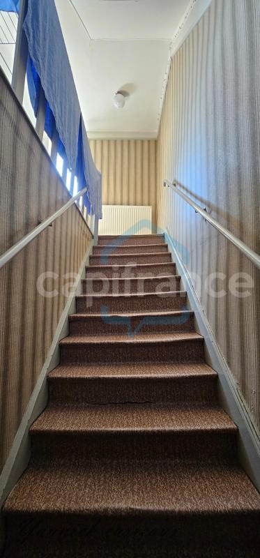 Maison - 244 m² - 9 pièces