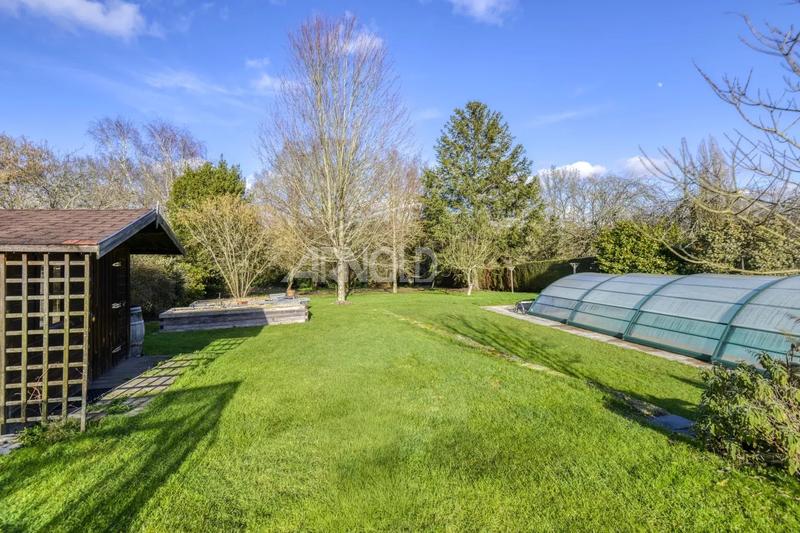 Maison - 238 m² - 10 pièces