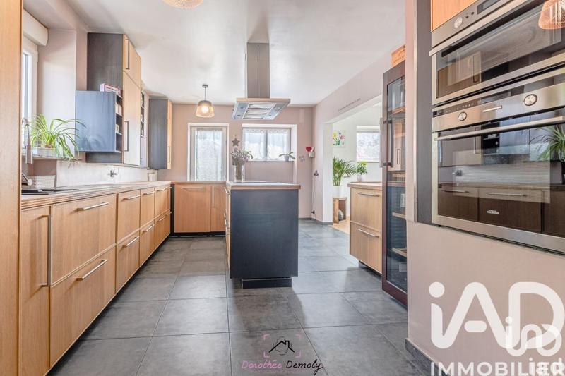 Maison - 305 m² - 13 pièces