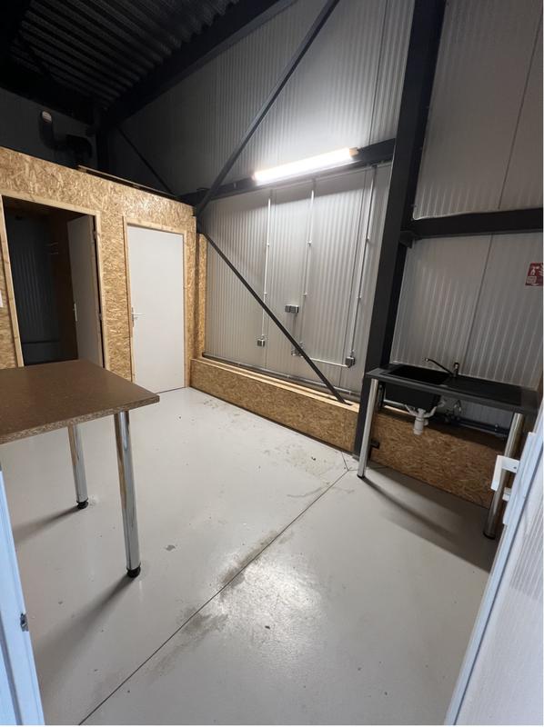 Local commercial - 116 m² - 1 pièce