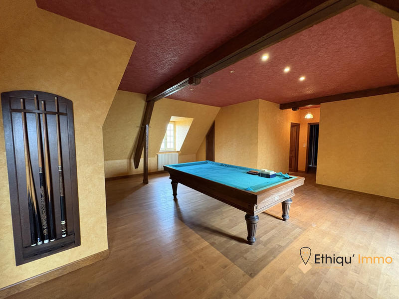 Maison traditionnelle - 290 m² - 8 pièces