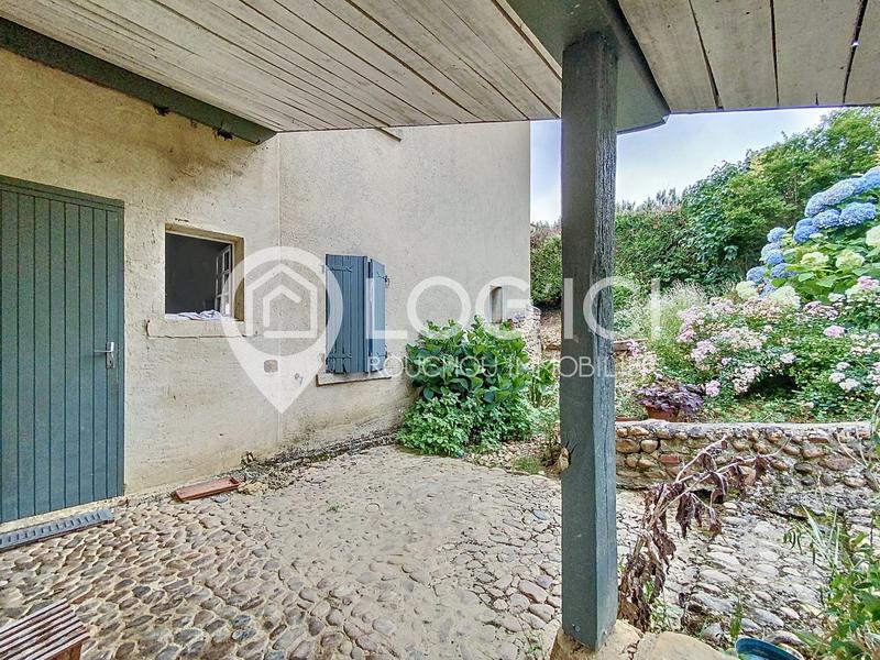 Maison - 220 m² - 8 pièces