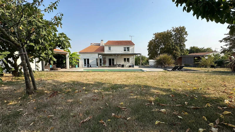 Maison - 307 m² - 10 pièces