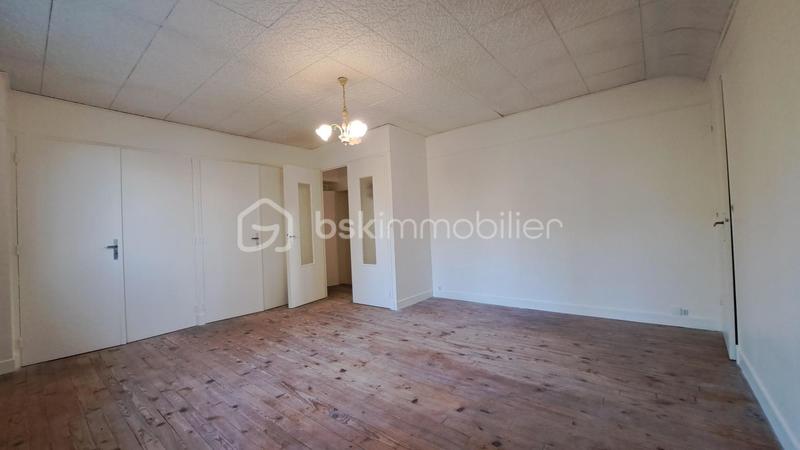 Propriété - 230 m² - 10 pièces