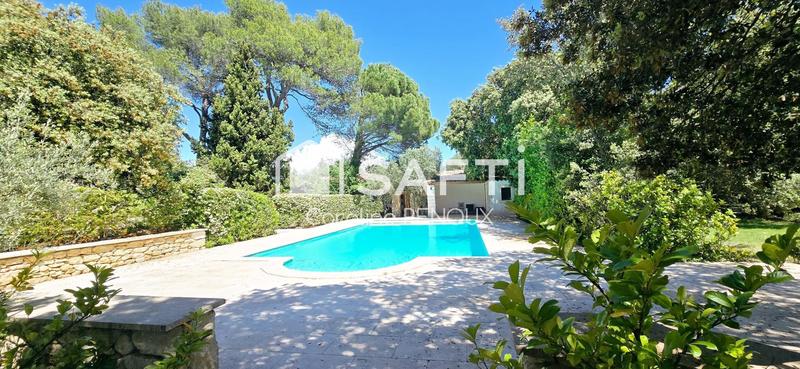 Maison - 260 m² - 11 pièces