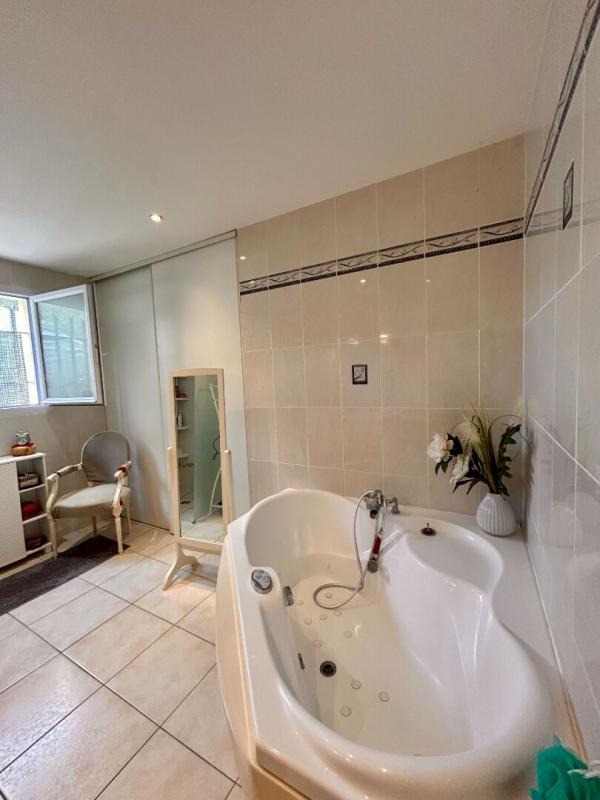 Maison - 181 m² - 8 pièces