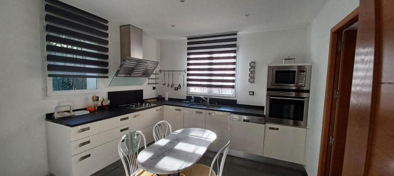 Maison - 220 m² - 9 pièces