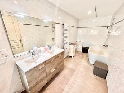 Maison en pierre - 220 m² - 7 pièces