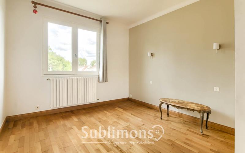 Maison traditionnelle - 155 m² - 14 pièces