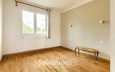 Maison traditionnelle - 155 m² - 14 pièces