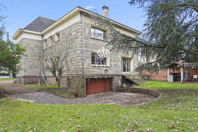 Maison - 450 m² - 11 pièces