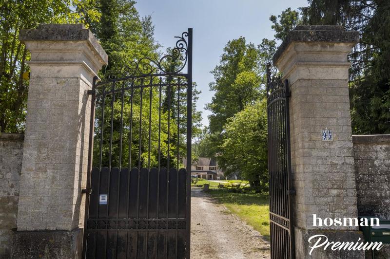 Maison - 363 m² - 14 pièces