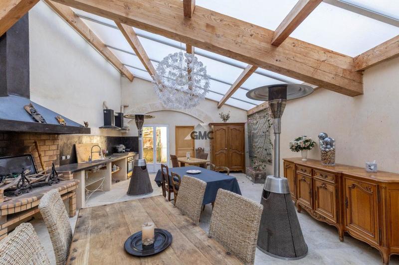 Maison - 222 m² - 8 pièces