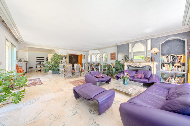 Maison - 463 m² - 15 pièces