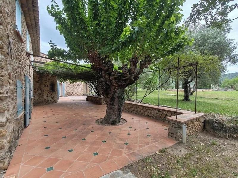 Propriété - 258 m² - 7 pièces