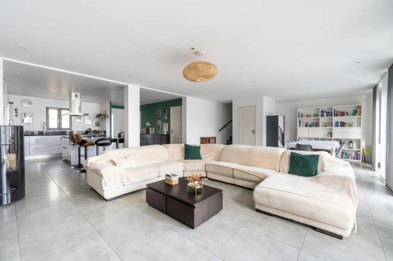 Maison - 225 m² - 8 pièces