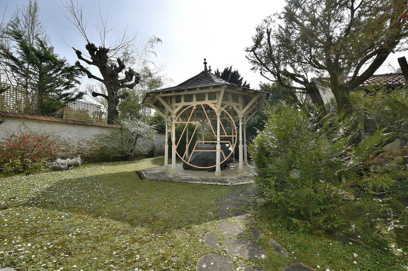 Maison - 203 m² - 9 pièces