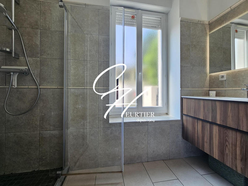 Maison - 224 m² - 9 pièces