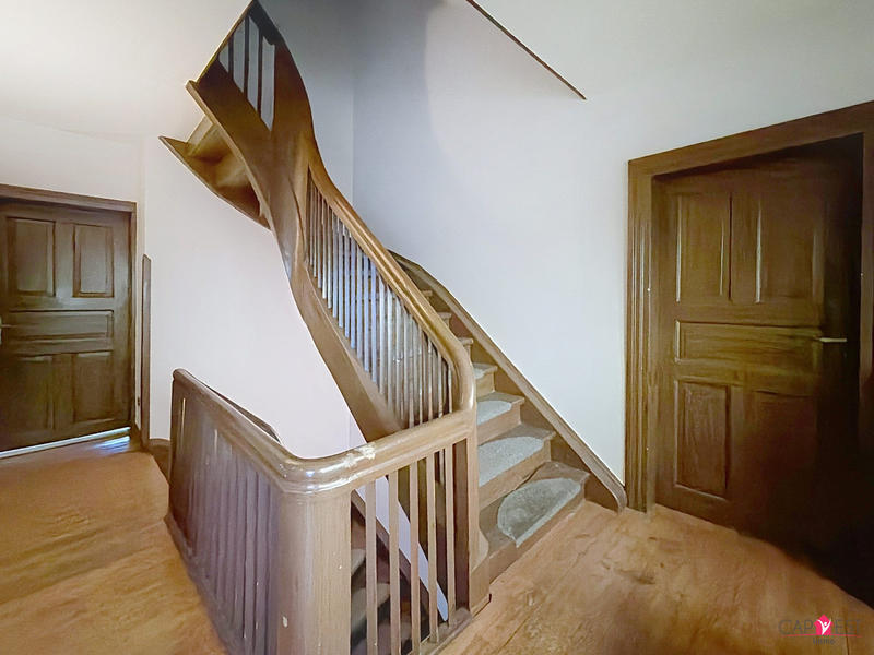 Maison - 220 m² - 8 pièces