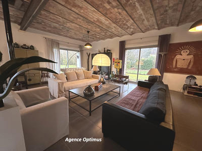 Propriété - 232 m² - 7 pièces