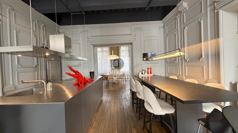 Appartement - 358 m² - 9 pièces