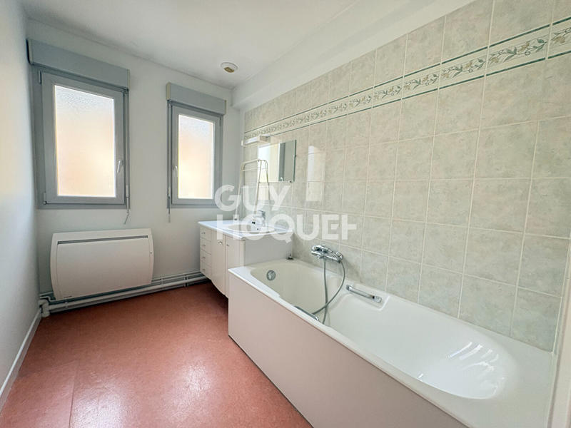 Maison - 176 m² - 8 pièces