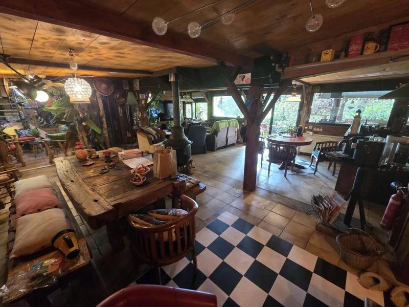 Maison - 210 m² - 6 pièces