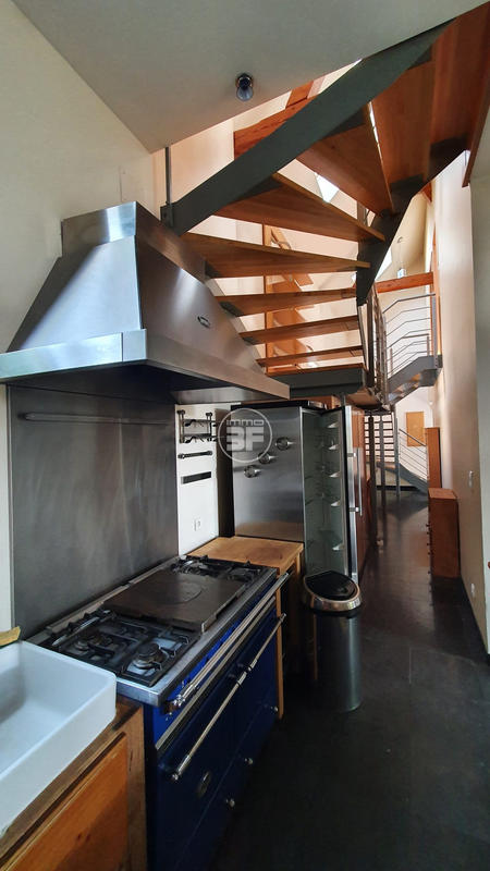 Maison - 256 m² - 8 pièces