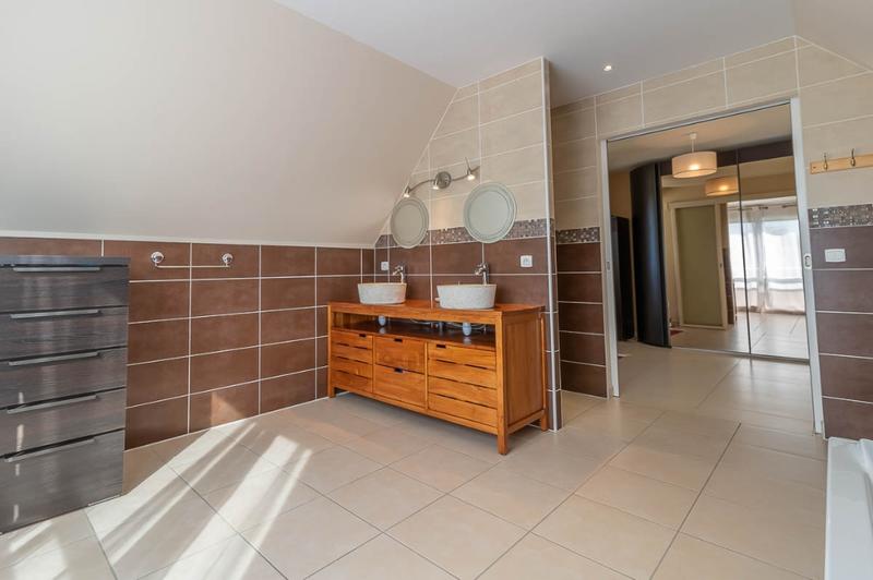 Maison - 295 m² - 9 pièces