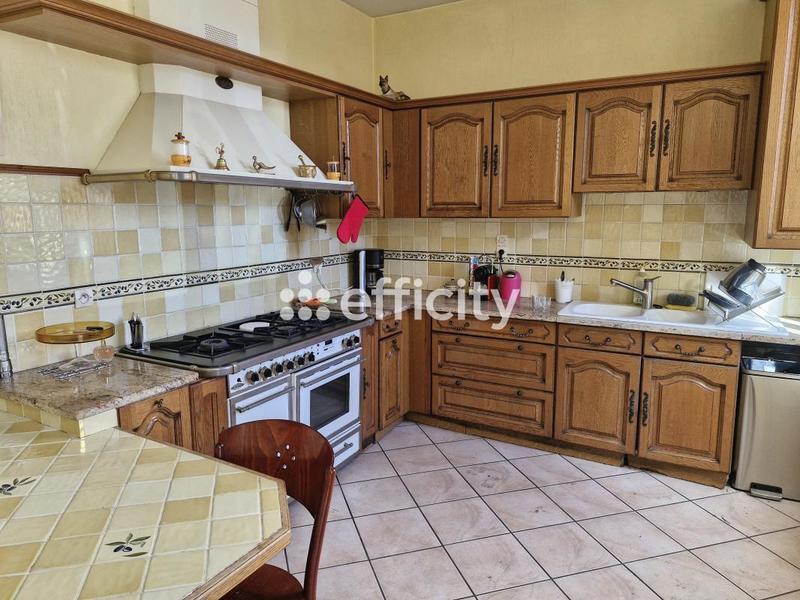 Maison ancienne - 225 m² - 7 pièces