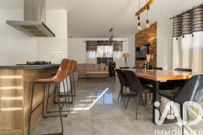 Maison - 122 m² - 5 pièces