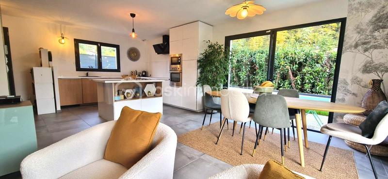 Maison - 93 m² - 4 pièces