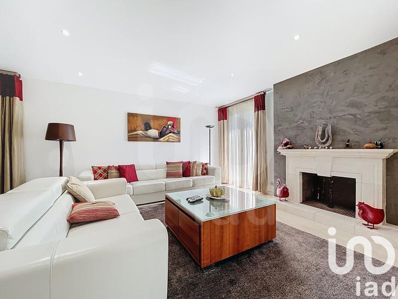 Maison - 181 m² - 7 pièces