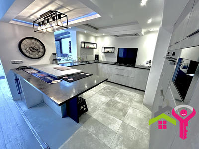 Maison - 93 m² - 6 pièces