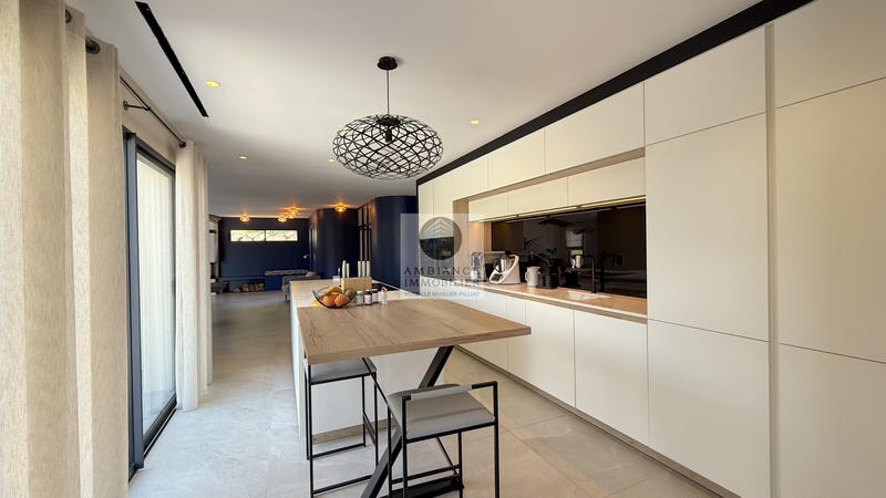 Maison - 322 m² - 8 pièces