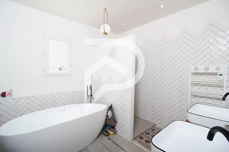 Maison - 138 m² - 5 pièces