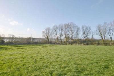 Terrain constructible - 1 400 m²